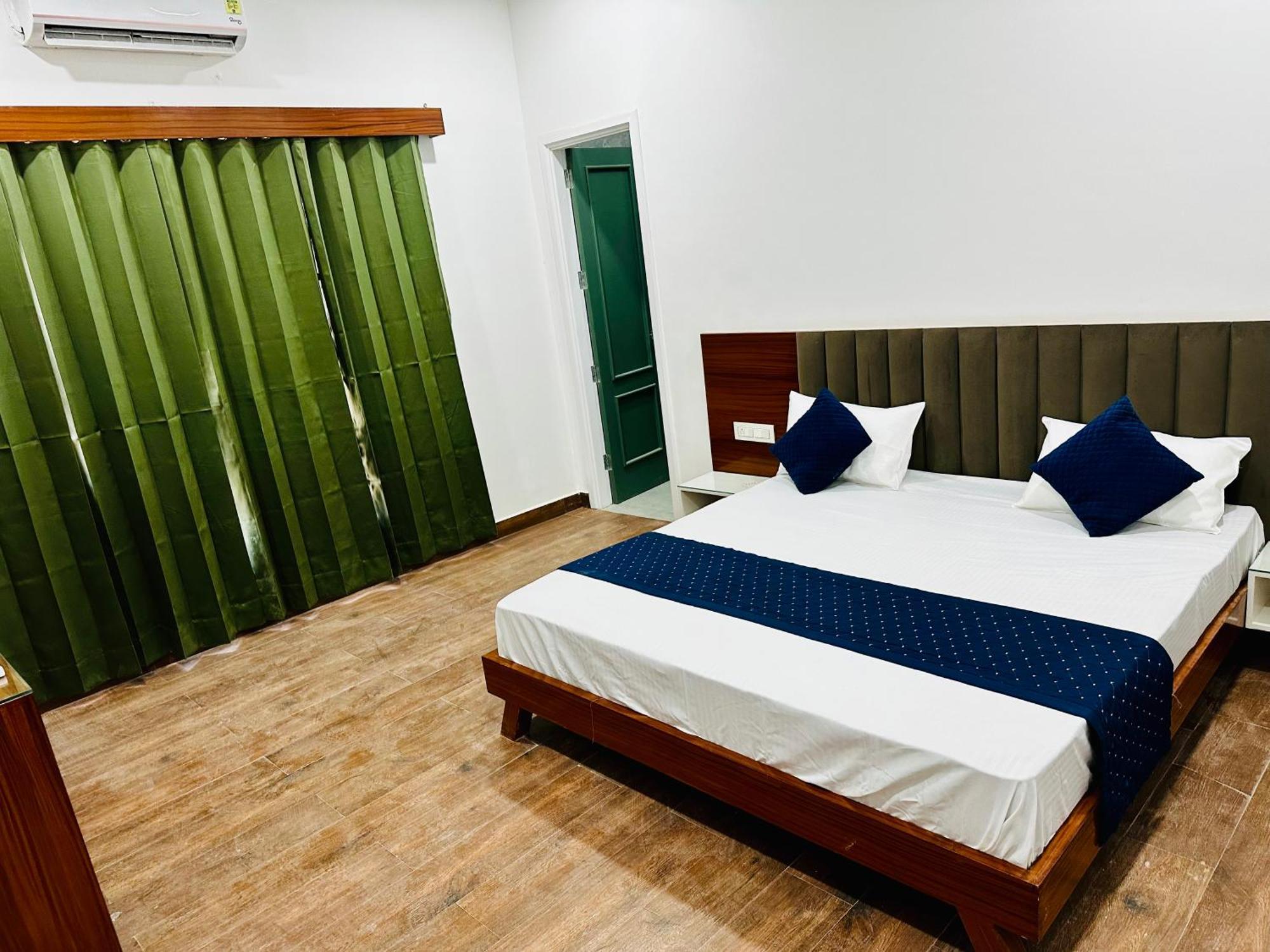 The Loya Hotel Muktsar Exterior photo